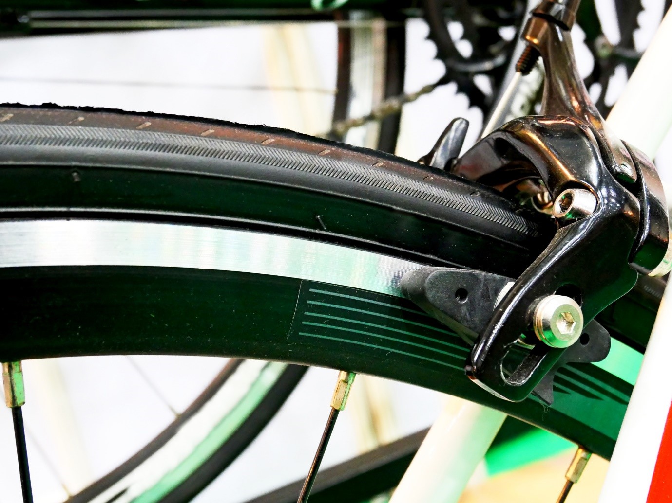 Tightening bicycle clearance brakes